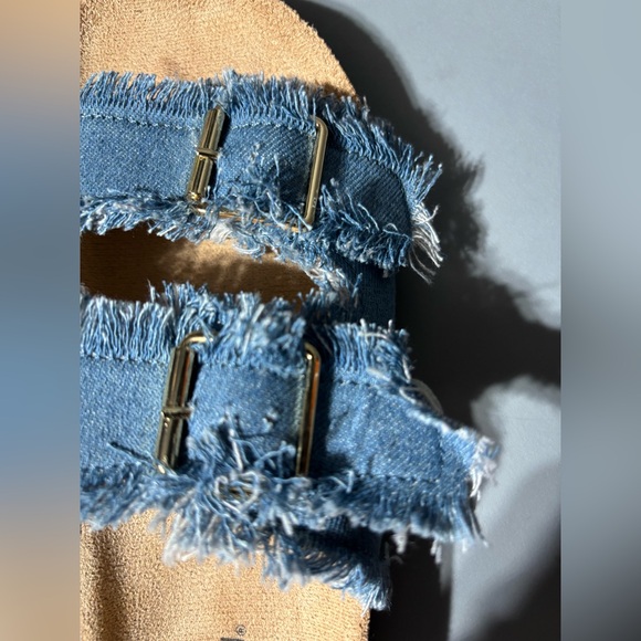 Woman’s Roxoni Slides - Picture 2 of 5